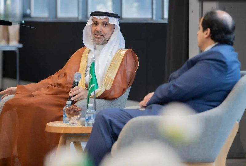 Saudi Minister of Health meets Saudi students in Australia
